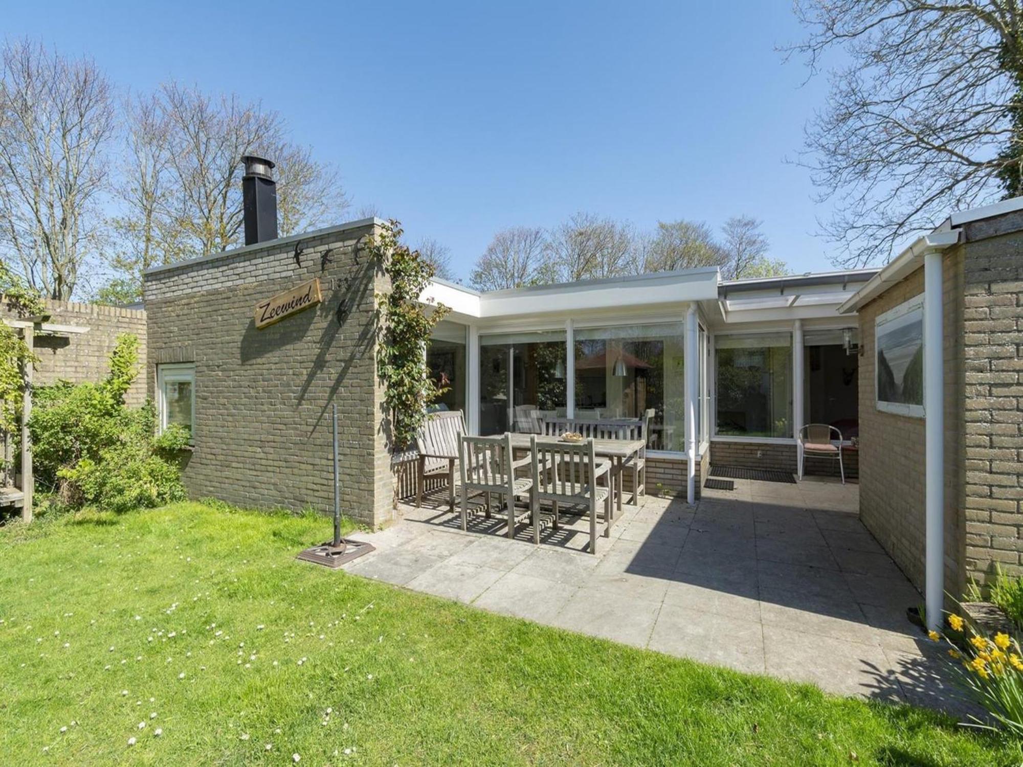Stylish Bungalow With A Large Garden Sint Maartensvlotbrug Eksteriør bilde