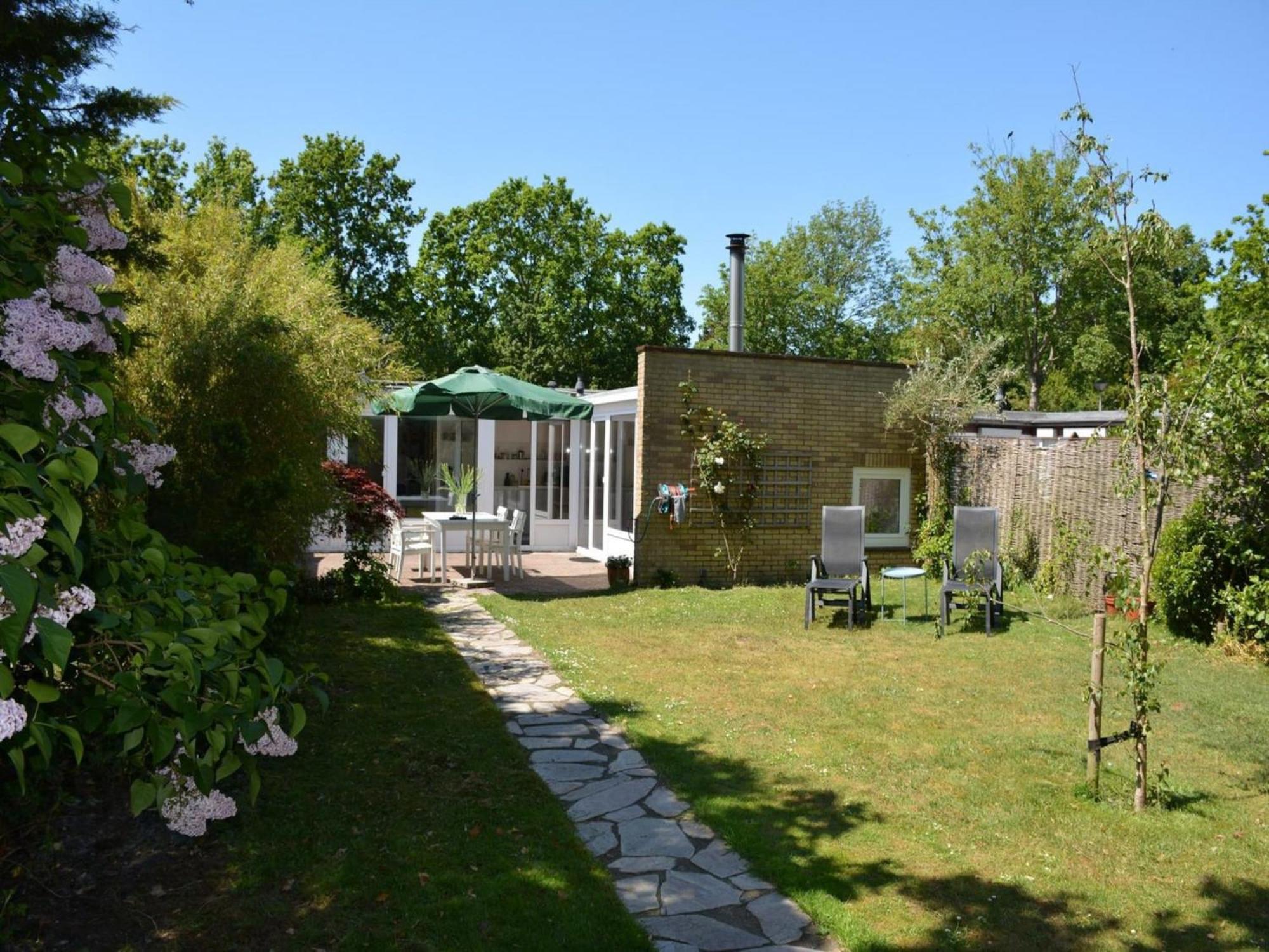Stylish Bungalow With A Large Garden Sint Maartensvlotbrug Eksteriør bilde