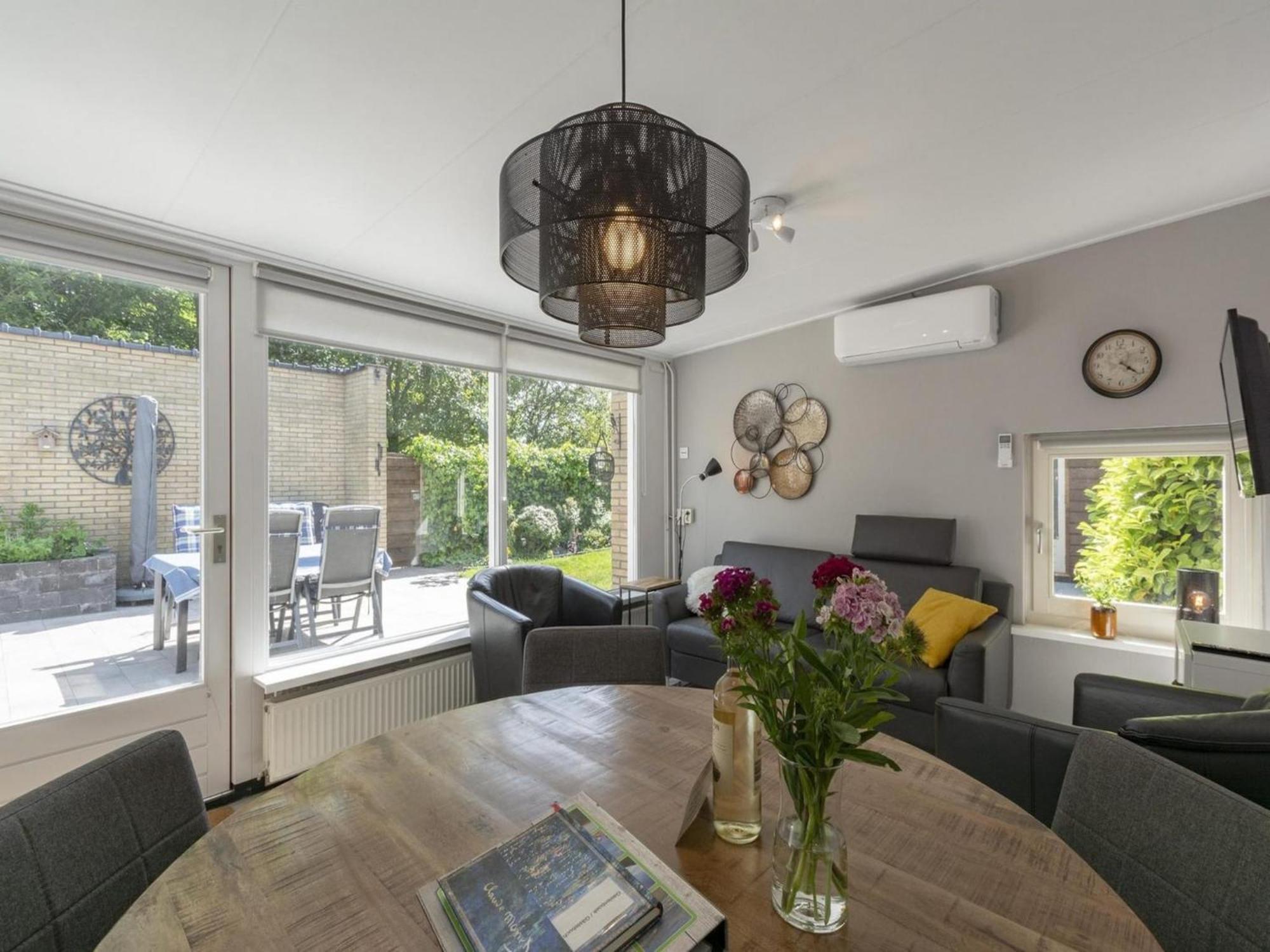 Stylish Bungalow With A Large Garden Sint Maartensvlotbrug Eksteriør bilde