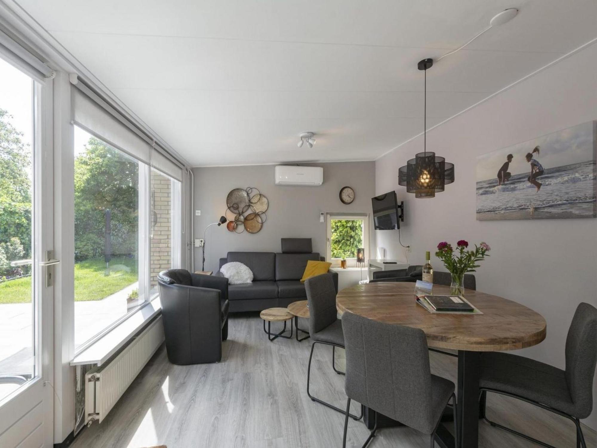 Stylish Bungalow With A Large Garden Sint Maartensvlotbrug Eksteriør bilde