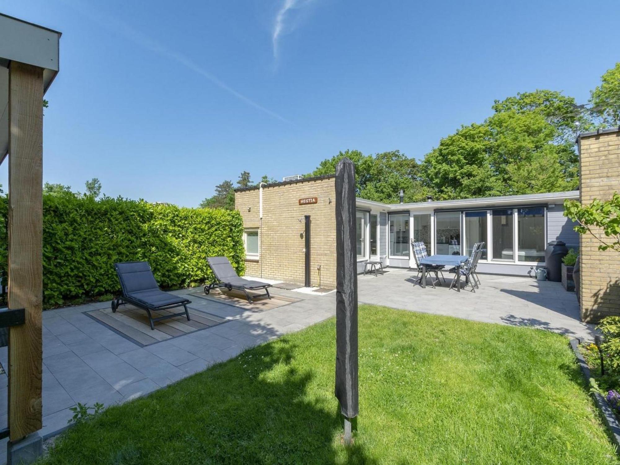 Stylish Bungalow With A Large Garden Sint Maartensvlotbrug Eksteriør bilde