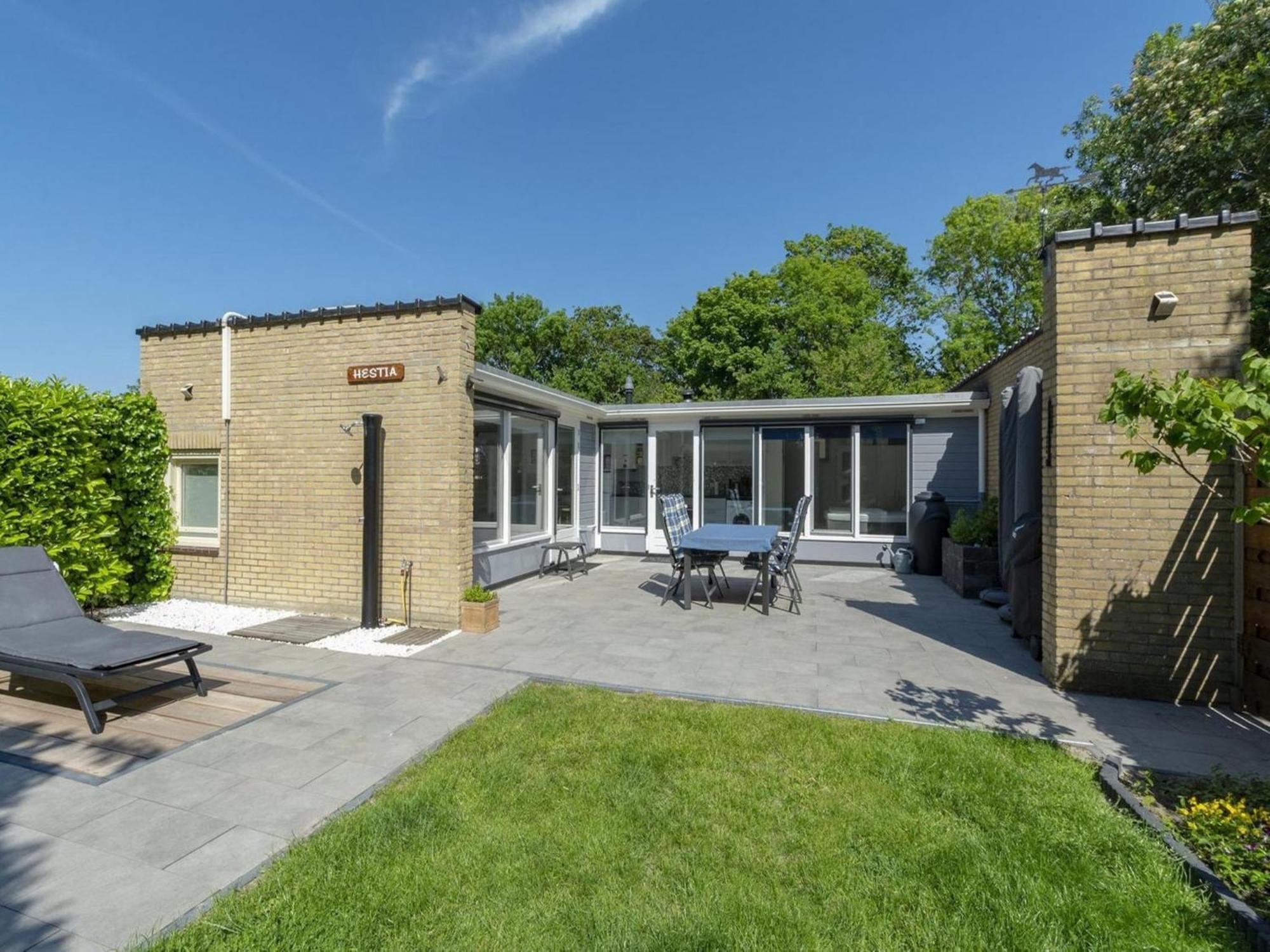 Stylish Bungalow With A Large Garden Sint Maartensvlotbrug Eksteriør bilde